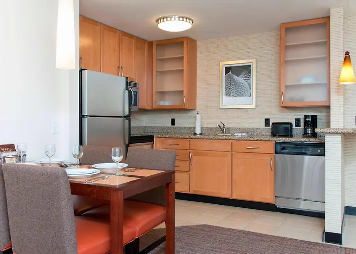 Quad Cities Hotel 3*