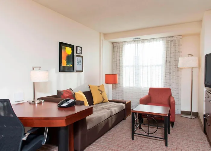 Hotel Quad Cities 3*