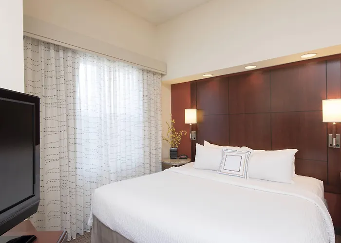 Quad Cities Hotel 3*