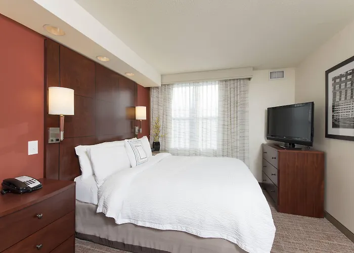 Hotel Quad Cities 3*