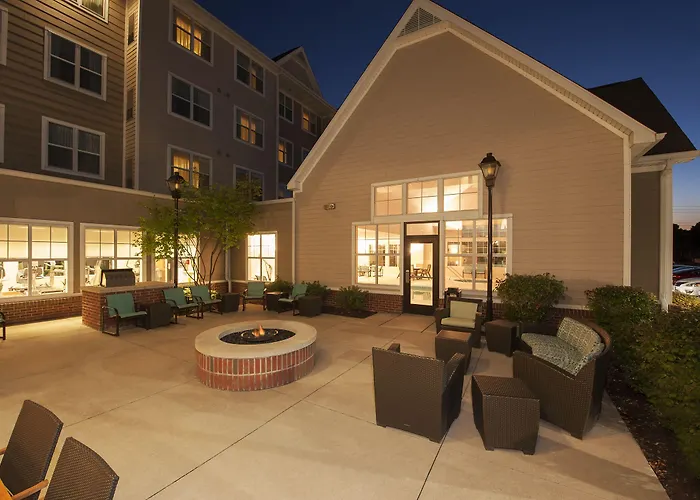 Quad Cities Hotel 3*