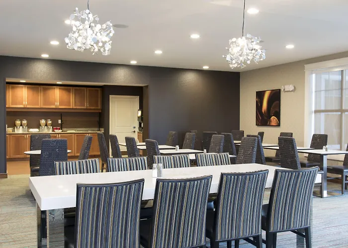 Quad Cities Hotel 3*