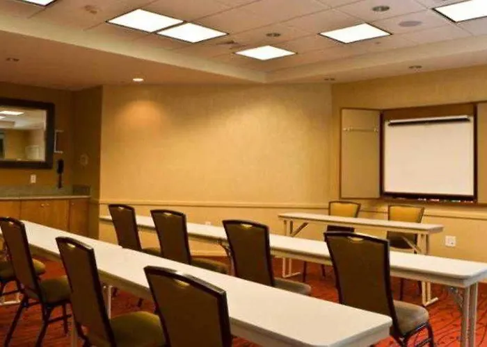 Quad Cities Hotel 3*